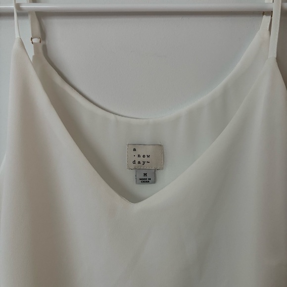 a new day ivory white silky lightweight material v neck flowy tank top🤍 - Picture 3 of 4